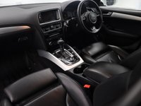 USED 2012 62 AUDI Q5 2.0 TDI QUATTRO S LINE 5d 175 BHP EXCEPTIONALLY FAST AND SMOOTH GEAR CHANGE WITH LUXURIOUS, CLASSY INTERIOR ALL WRAPPED AROUND A 4 WHEEL DRIVE SUV. WITH GREAT SERVICE HISTORY THIS AUDI IS STUNNING IN THE BEST COLOUR OF WHITE.