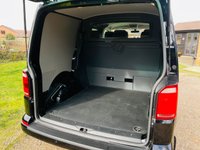 USED 2017 67 VOLKSWAGEN TRANSPORTER 2.0 T30 TDI KOMBI HIGHLINE BMT 148 BHP 1 Owner, F/S/H, Full Leather