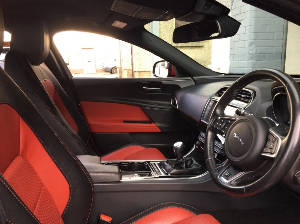 USED 2017 17 JAGUAR XE 2.0 R-SPORT 4d 178 BHP 