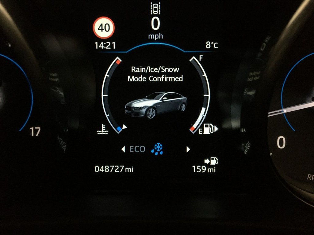USED 2017 17 JAGUAR XE 2.0 R-SPORT 4d 178 BHP 