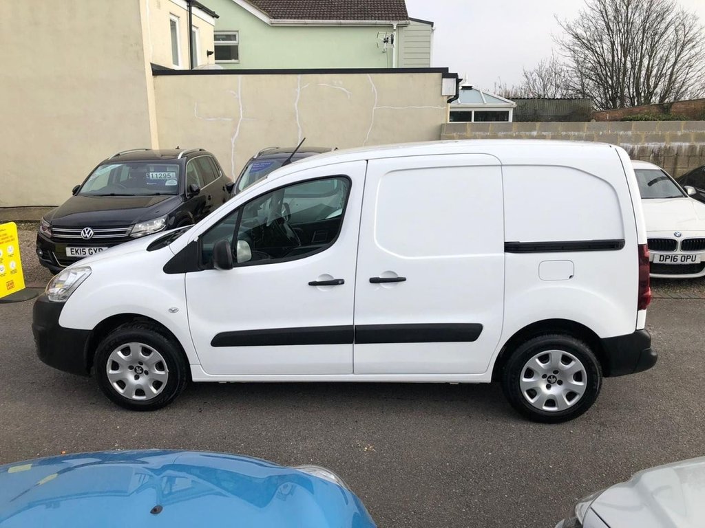 View our PEUGEOT PARTNER