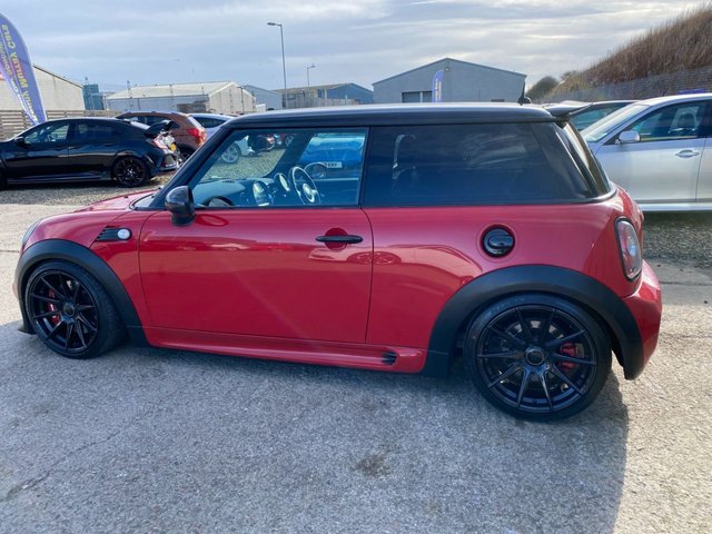 2010 10 MINI Hatch John Cooper Works 1.6 JOHN COOPER WORKS 3d 211 BHP