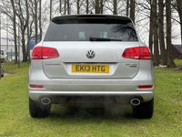 USED 2013 13 VOLKSWAGEN TOUAREG 3.0 V6 ALTITUDE TDI BLUEMOTION TECHNOLOGY 5d 242 BHP BLUETOOTH + AUDIO CONNECTIVITY + CRUISE CONTROL + SAT NAVIGATION + DAB RADIO ++