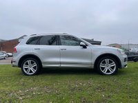 USED 2013 13 VOLKSWAGEN TOUAREG 3.0 V6 ALTITUDE TDI BLUEMOTION TECHNOLOGY 5d 242 BHP BLUETOOTH + AUDIO CONNECTIVITY + CRUISE CONTROL + SAT NAVIGATION + DAB RADIO ++