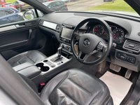 USED 2013 13 VOLKSWAGEN TOUAREG 3.0 V6 ALTITUDE TDI BLUEMOTION TECHNOLOGY 5d 242 BHP BLUETOOTH + AUDIO CONNECTIVITY + CRUISE CONTROL + SAT NAVIGATION + DAB RADIO ++