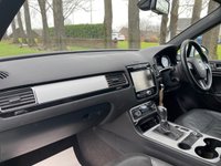 USED 2013 13 VOLKSWAGEN TOUAREG 3.0 V6 ALTITUDE TDI BLUEMOTION TECHNOLOGY 5d 242 BHP BLUETOOTH + AUDIO CONNECTIVITY + CRUISE CONTROL + SAT NAVIGATION + DAB RADIO ++