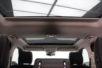 USED 2017 67 LAND ROVER DISCOVERY 3.0 TD6 HSE 5DR AUTO 255 BHP FULL LAND ROVER SERVICE HISTORY + HEATED/COOLED LEATHER SEATS + 7 SEATS + PANORAMIC ROOF + SATELLITE NAVIGATION + REVERSING CAMERA + PARKING SENSOR + HEATED REAR SEATS + LANE ASSIST SYSTEM + BLIND SPOT MONITOR + BLUETOOTH + CRUISE CONTROL + CLIMATE CONTROL + MULTI FUNCTION WHEEL + ELECTRIC/MEMORY FRONT SEATS + ELECTRIC 3RD ROW SEATS + PRIVACY GLASS + DAB RADIO + MERIDIAN PREMIUM SPEAKERS + ELECTRIC WINDOWS + ELECTRIC/HEATED/FOLDING DOOR MIRRORS + 21 INCH ALLOY WHEELS
