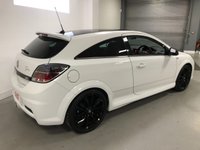 USED 2010 60 VAUXHALL ASTRA 2.0 VXR ARCTIC EDITION 3d 236 BHP * 19 INCH ALLOYS * AIR CON * MOT OCT 2021 * 2 KEYS * HEATED LEATHER  FRONT SEATS *