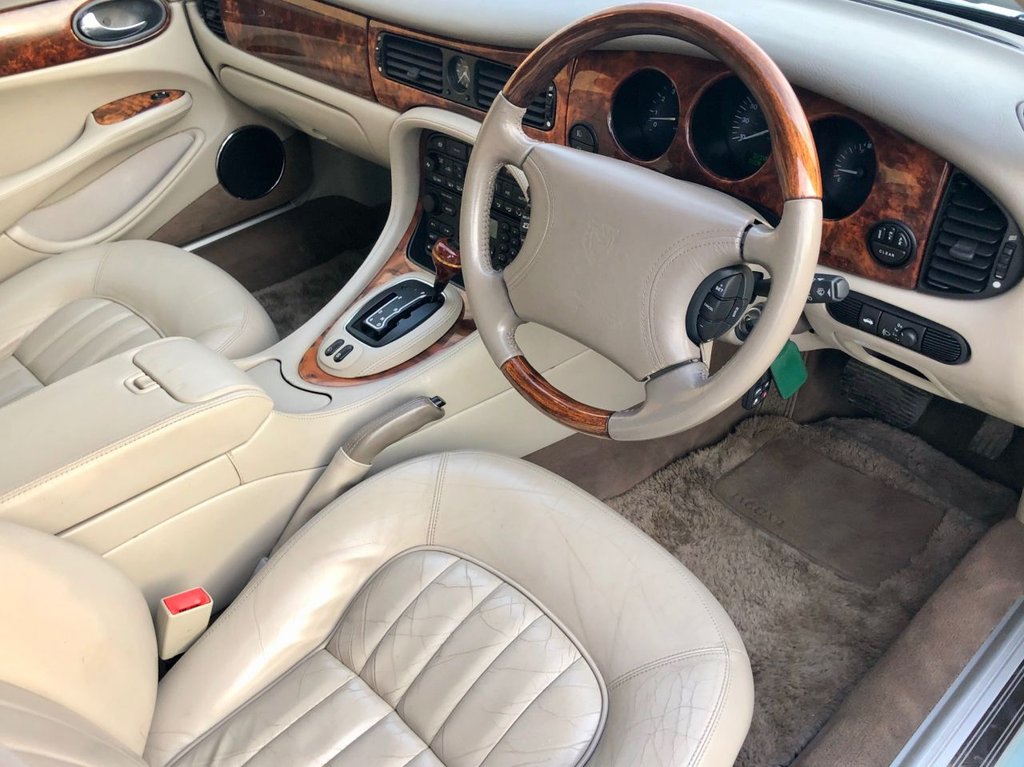 USED 1999 B JAGUAR XJ SOVEREIGN  // 4.0 V8 // SWB 4d // 290 BHP // Px swap 