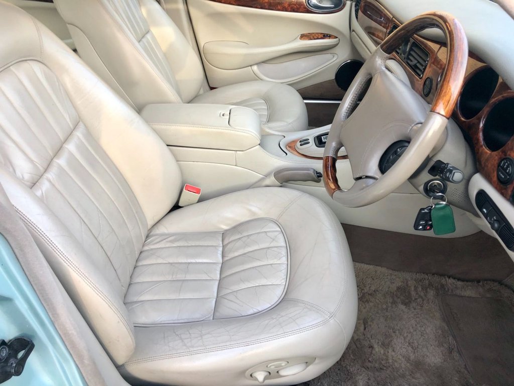 USED 1999 B JAGUAR XJ SOVEREIGN  // 4.0 V8 // SWB 4d // 290 BHP // Px swap 