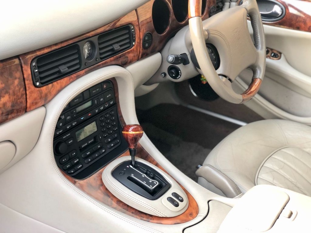 USED 1999 B JAGUAR XJ SOVEREIGN  // 4.0 V8 // SWB 4d // 290 BHP // Px swap 