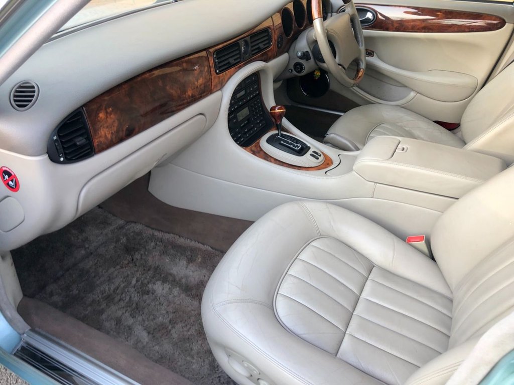 USED 1999 B JAGUAR XJ SOVEREIGN  // 4.0 V8 // SWB 4d // 290 BHP // Px swap 