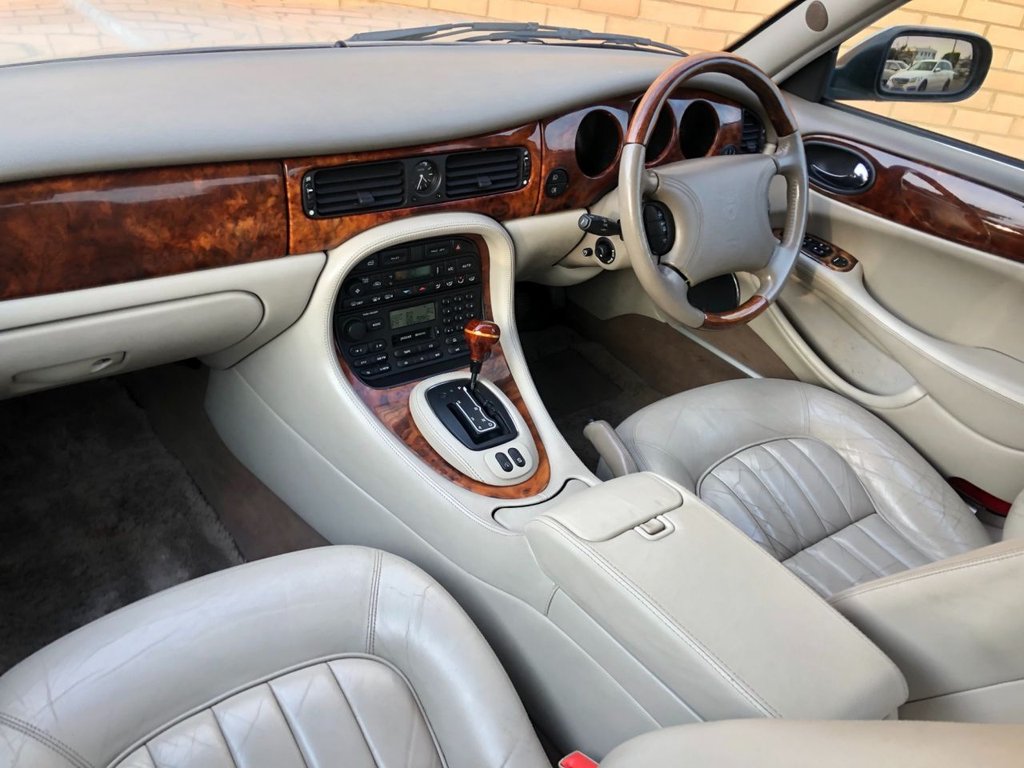 USED 1999 B JAGUAR XJ SOVEREIGN  // 4.0 V8 // SWB 4d // 290 BHP // Px swap 