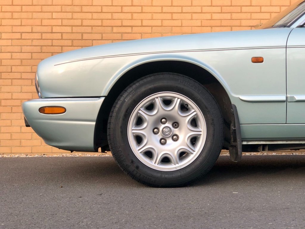 USED 1999 B JAGUAR XJ SOVEREIGN  // 4.0 V8 // SWB 4d // 290 BHP // Px swap 