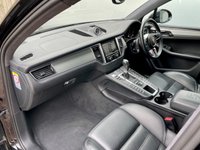 USED 2015 15 PORSCHE MACAN 3.6 TURBO PDK 5d 400 BHP 