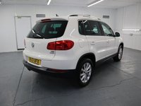 USED 2013 13 VOLKSWAGEN TIGUAN 1.4 SE TSI BLUEMOTION TECHNOLOGY 5d 158 BHP TALL RIDING CROSSOVER COMBINES THE USABILITY OF THE GOLF.