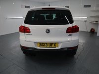 USED 2013 13 VOLKSWAGEN TIGUAN 1.4 SE TSI BLUEMOTION TECHNOLOGY 5d 158 BHP TALL RIDING CROSSOVER COMBINES THE USABILITY OF THE GOLF.