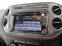 USED 2013 13 VOLKSWAGEN TIGUAN 1.4 SE TSI BLUEMOTION TECHNOLOGY 5d 158 BHP TALL RIDING CROSSOVER COMBINES THE USABILITY OF THE GOLF.
