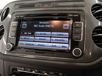 USED 2013 13 VOLKSWAGEN TIGUAN 1.4 SE TSI BLUEMOTION TECHNOLOGY 5d 158 BHP TALL RIDING CROSSOVER COMBINES THE USABILITY OF THE GOLF.