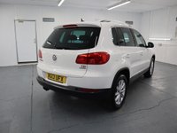 USED 2013 13 VOLKSWAGEN TIGUAN 1.4 SE TSI BLUEMOTION TECHNOLOGY 5d 158 BHP TALL RIDING CROSSOVER COMBINES THE USABILITY OF THE GOLF.