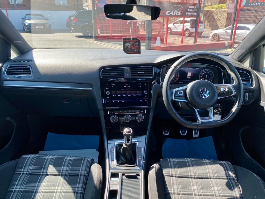 USED 2017 17 VOLKSWAGEN GOLF 2.0 GTD TDI 5d 182 BHP VIRTUAL DASH