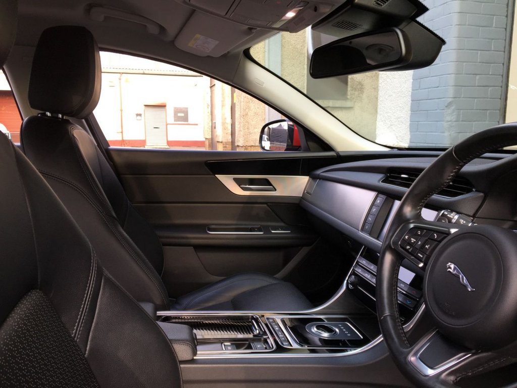 USED 2018 67 JAGUAR XF 2.0 D PRESTIGE 4d 177 BHP 