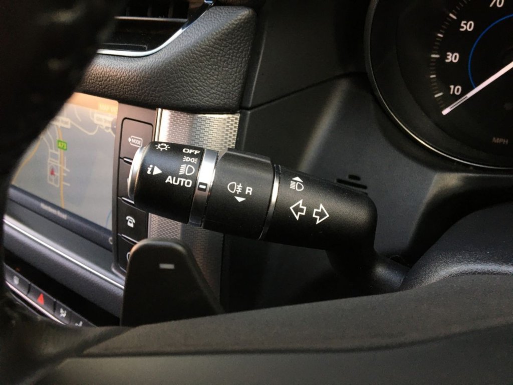 USED 2018 67 JAGUAR XF 2.0 D PRESTIGE 4d 177 BHP 