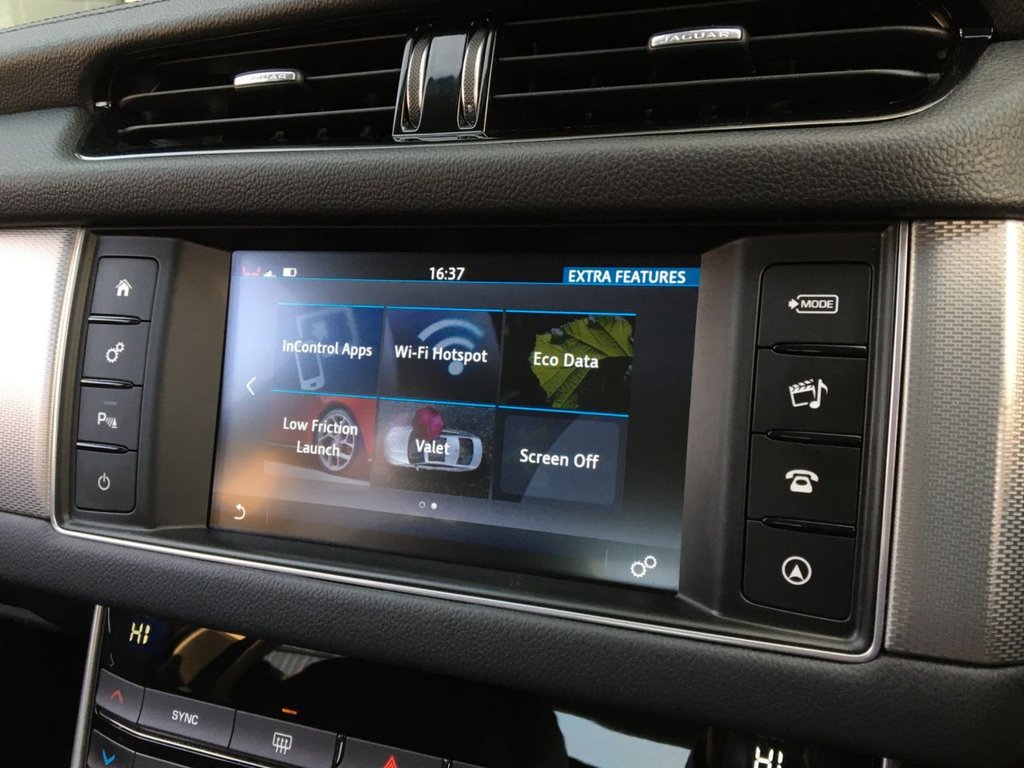 USED 2018 67 JAGUAR XF 2.0 D PRESTIGE 4d 177 BHP 