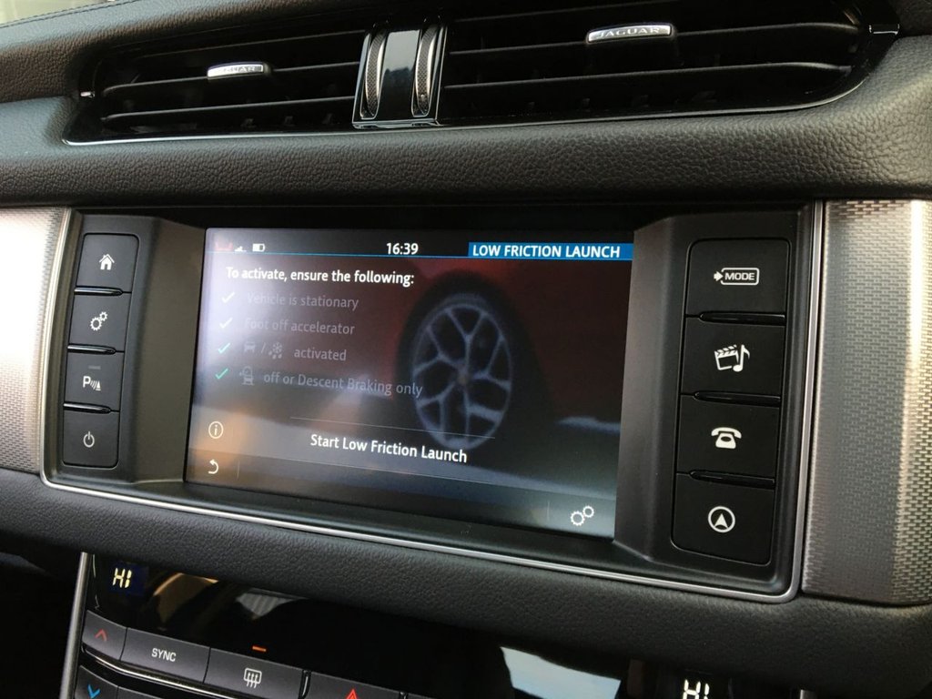 USED 2018 67 JAGUAR XF 2.0 D PRESTIGE 4d 177 BHP 