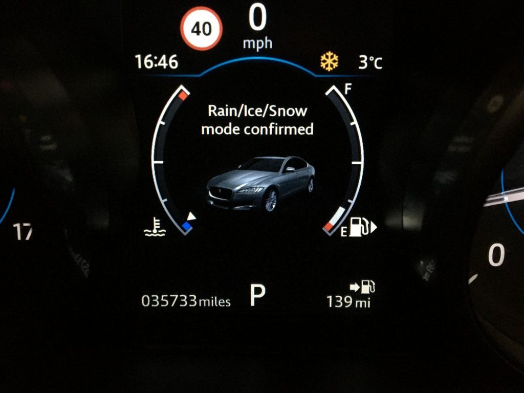 USED 2018 67 JAGUAR XF 2.0 D PRESTIGE 4d 177 BHP 