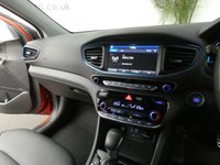 USED 2017 67 HYUNDAI IONIQ 1.6 PREMIUM SE 5d SAT NAV LEATHER HEATED SEATS