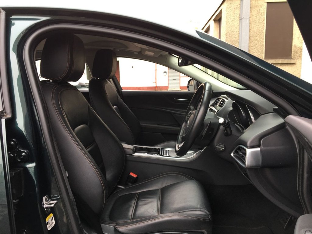 USED 2016 65 JAGUAR XE 2.0 PRESTIGE 4d 161 BHP 