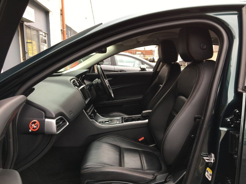 USED 2016 65 JAGUAR XE 2.0 PRESTIGE 4d 161 BHP 