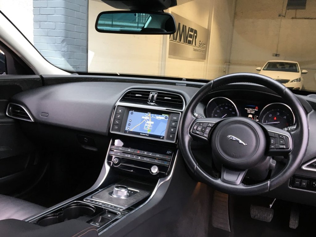 USED 2016 65 JAGUAR XE 2.0 PRESTIGE 4d 161 BHP 