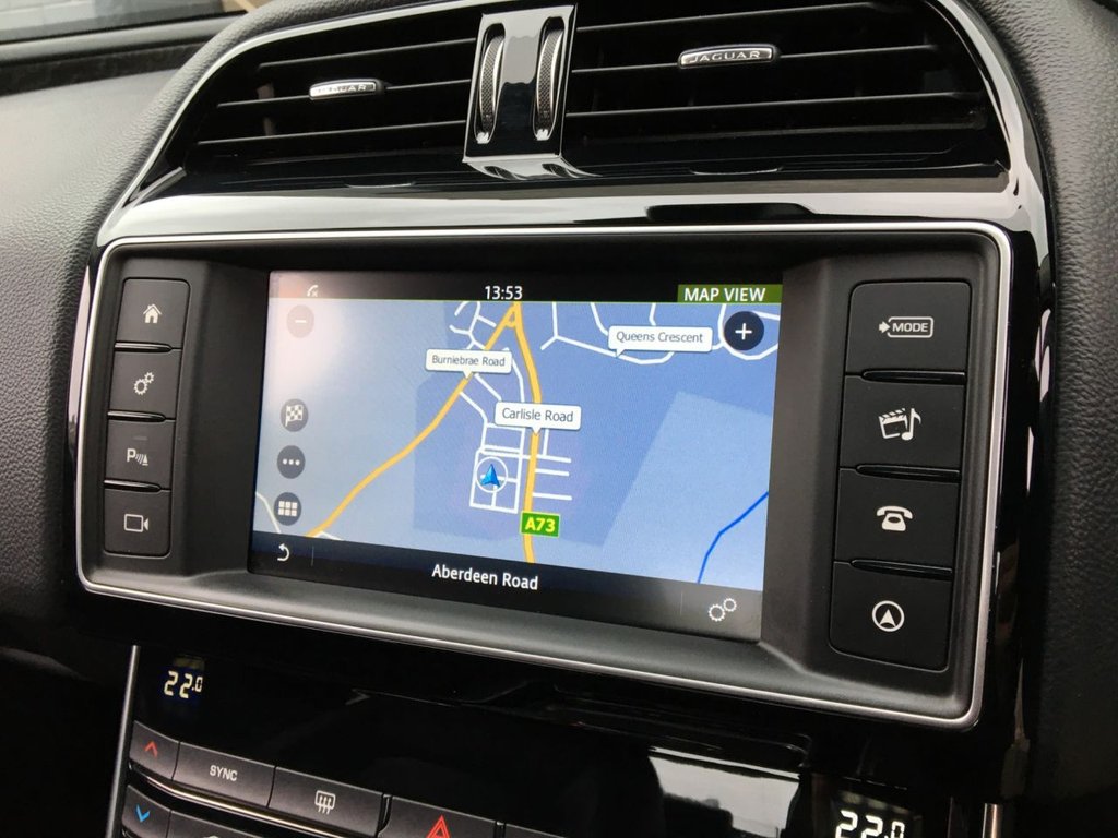 USED 2016 65 JAGUAR XE 2.0 PRESTIGE 4d 161 BHP 