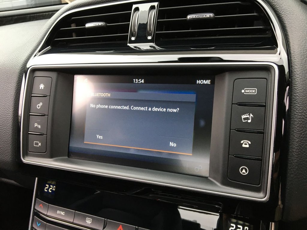 USED 2016 65 JAGUAR XE 2.0 PRESTIGE 4d 161 BHP 
