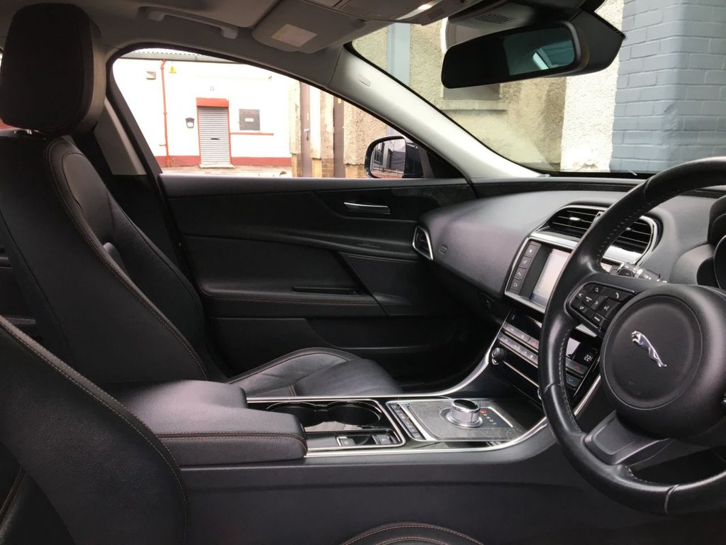USED 2016 65 JAGUAR XE 2.0 PRESTIGE 4d 161 BHP 