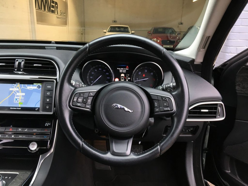 USED 2016 65 JAGUAR XE 2.0 PRESTIGE 4d 161 BHP 