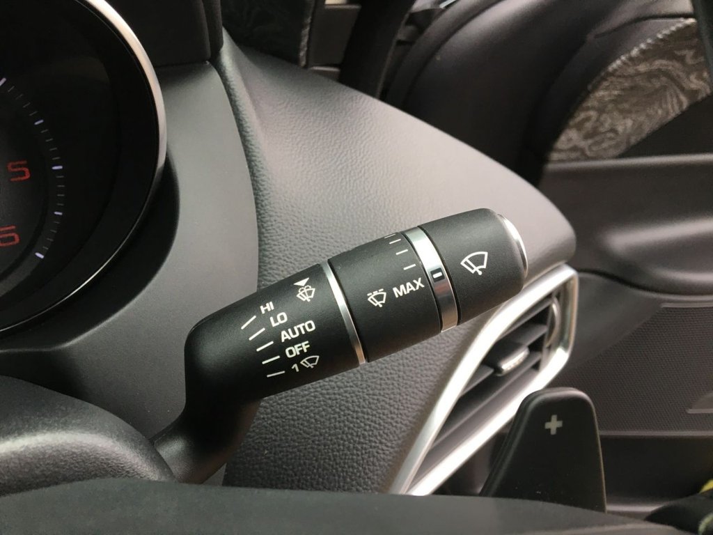 USED 2016 65 JAGUAR XE 2.0 PRESTIGE 4d 161 BHP 
