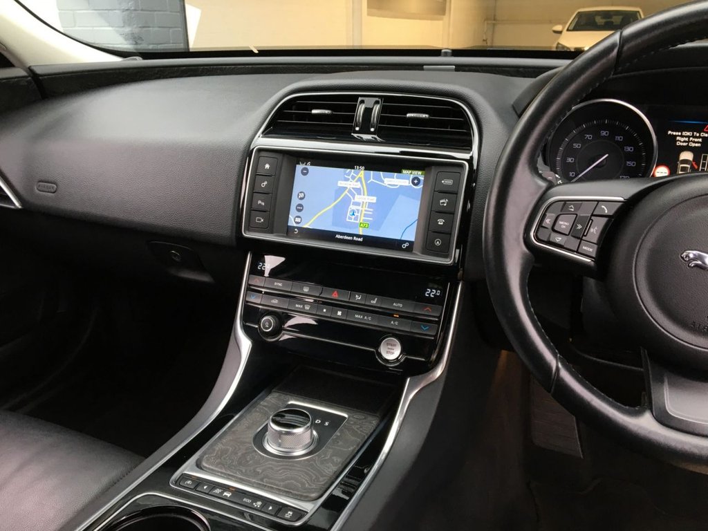 USED 2016 65 JAGUAR XE 2.0 PRESTIGE 4d 161 BHP 