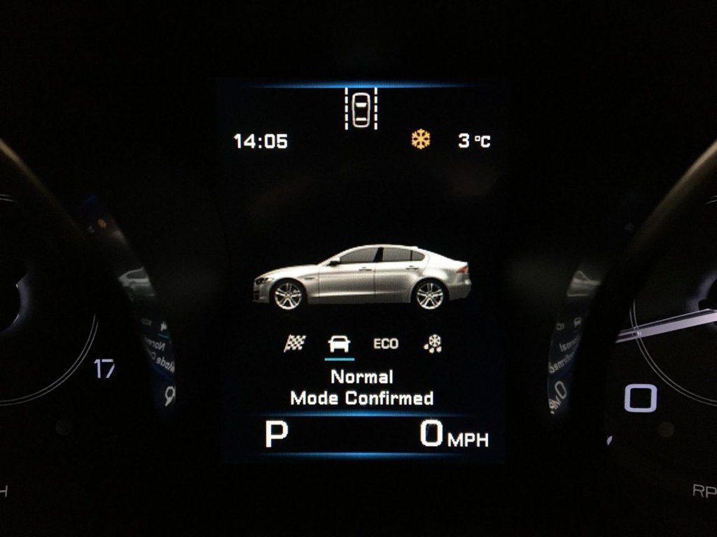 USED 2016 65 JAGUAR XE 2.0 PRESTIGE 4d 161 BHP 