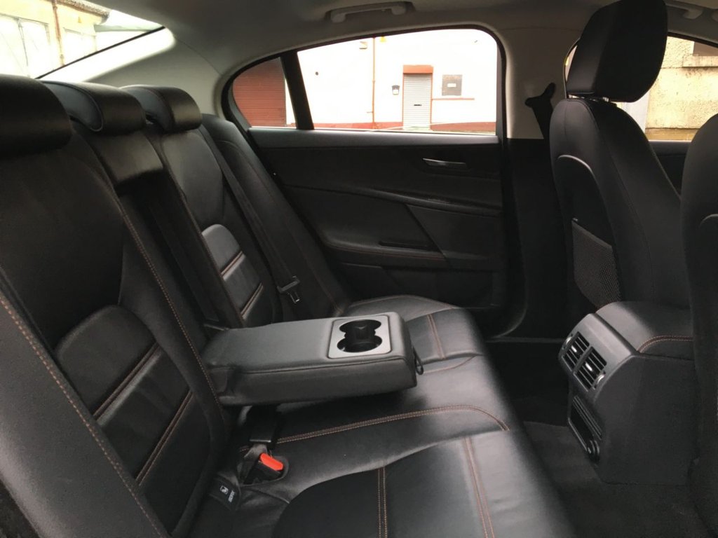 USED 2016 65 JAGUAR XE 2.0 PRESTIGE 4d 161 BHP 