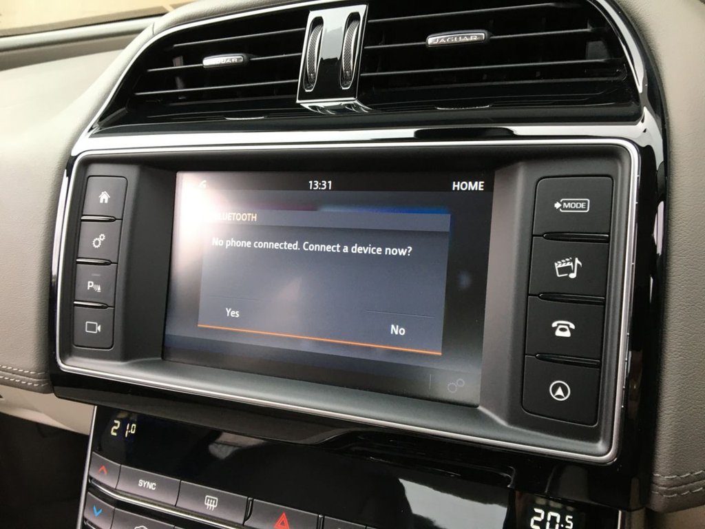 USED 2018 18 JAGUAR XE 2.0 D PORTFOLIO 4d 161 BHP 