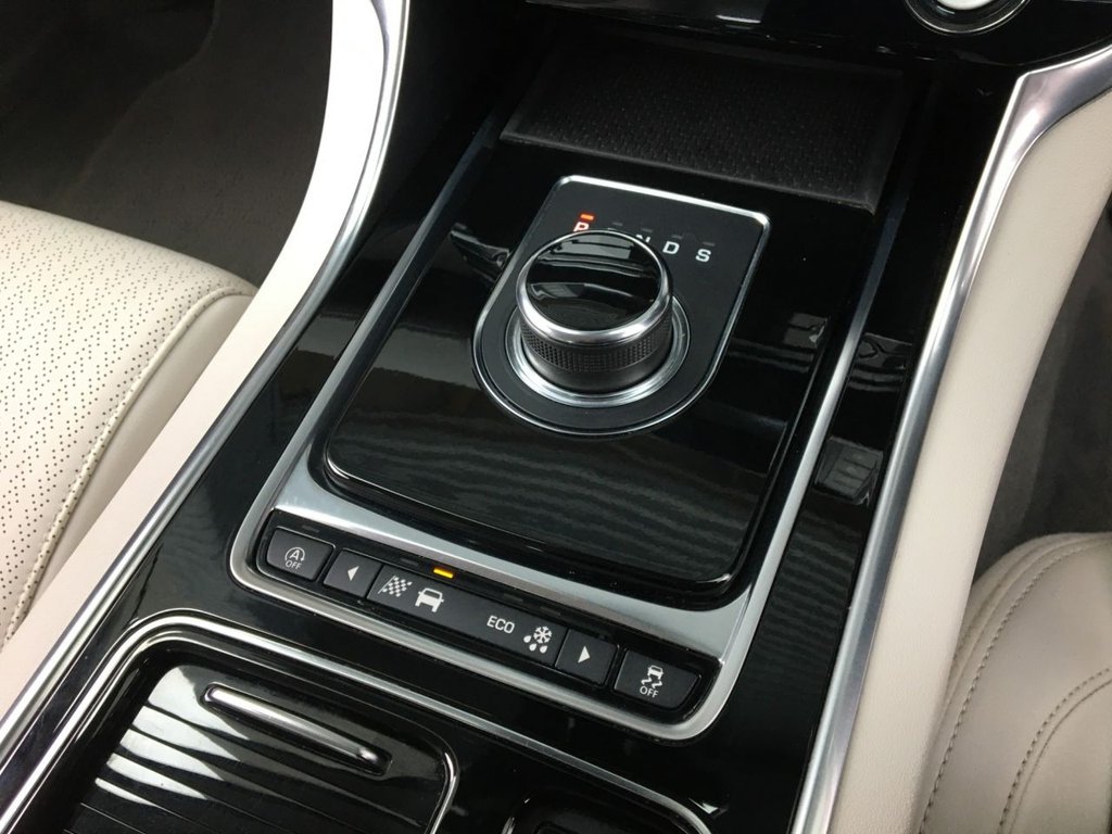 USED 2018 18 JAGUAR XE 2.0 D PORTFOLIO 4d 161 BHP 