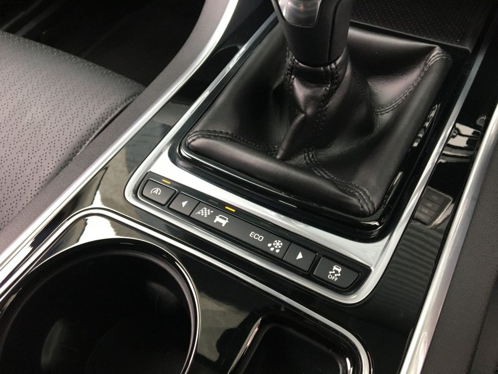 USED 2016 16 JAGUAR XE 2.0 PORTFOLIO 4d 161 BHP 