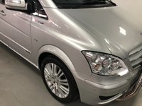 USED 2010 60 MERCEDES-BENZ VIANO 3.0 122 CDI BLUEEFFICENCY AMBIENTE 5d 224 BHP * NAVIGATION * PAN ROOF * 2 KEYS * MOT FEB 2022 * 8 SEATS *  PRIVACY GLASS *