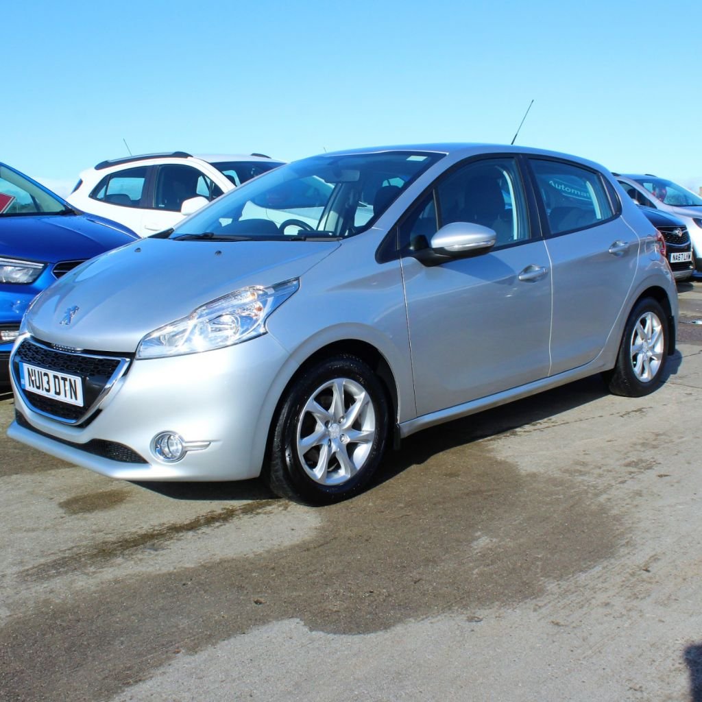 View our PEUGEOT 208