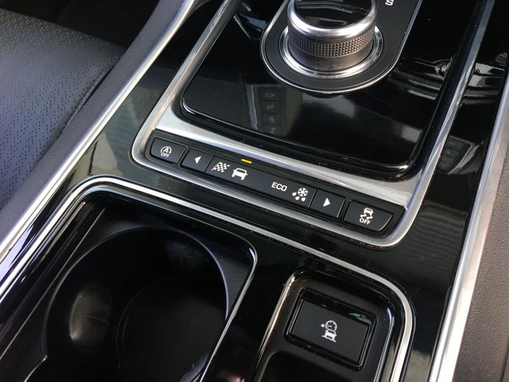 USED 2018 68 JAGUAR XE 2.0 D PORTFOLIO 4d 178 BHP 