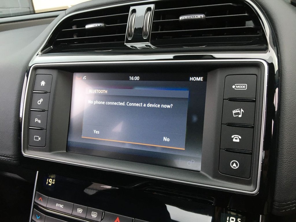 USED 2018 68 JAGUAR XE 2.0 D PORTFOLIO 4d 178 BHP 