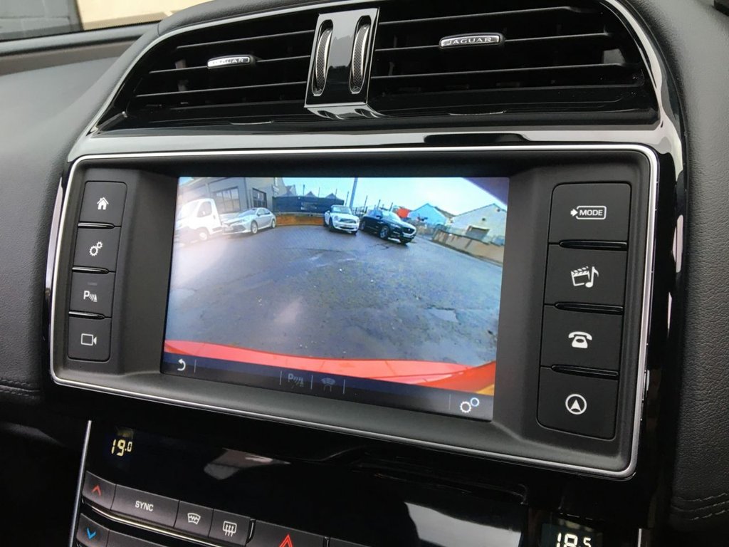 USED 2018 68 JAGUAR XE 2.0 D PORTFOLIO 4d 178 BHP 